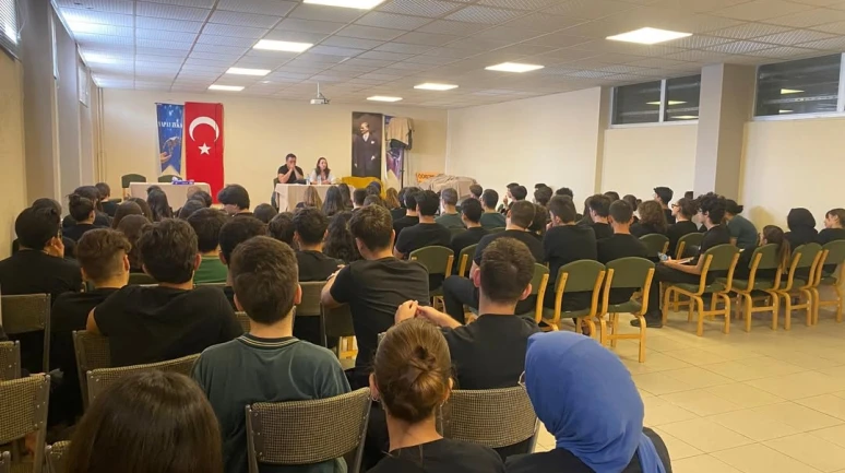 Köyceğiz Fen Lisesi’nde Havacılık Buluşması: IFTC’den Pilotluk ve Simülatör Eğitimi Anlatıldı