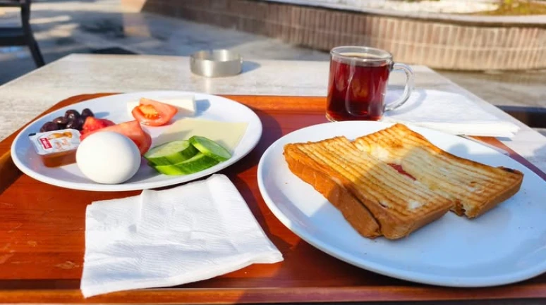 Fethiye Halk Evi’nde Kahvaltı Tabağı ve Tost 155 TL
