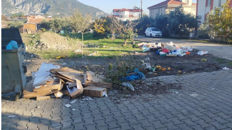 Köyceğiz Yenimahalle’de Çöp Sorunu: Vatandaşlar Şikayetçi
