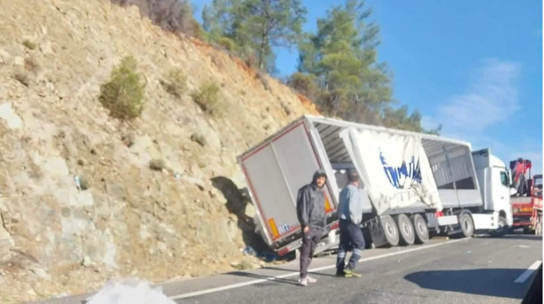 Köyceğiz’de Tır Devrildi: 1 Yaralı