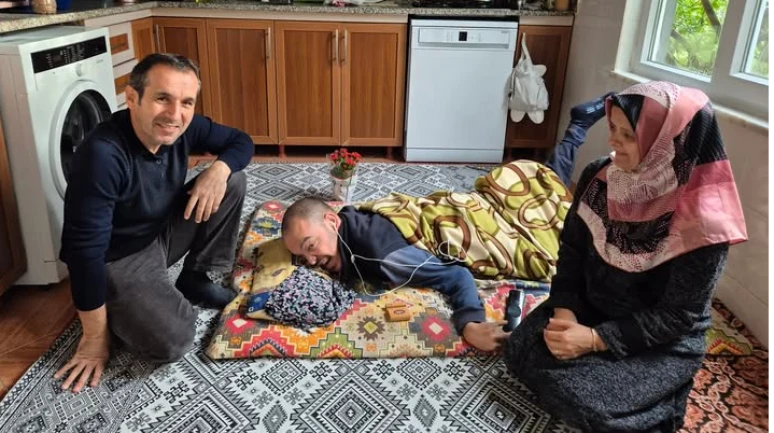 Engelliler Gününde Türkmen Çiftinden Anlamlı Ziyaret