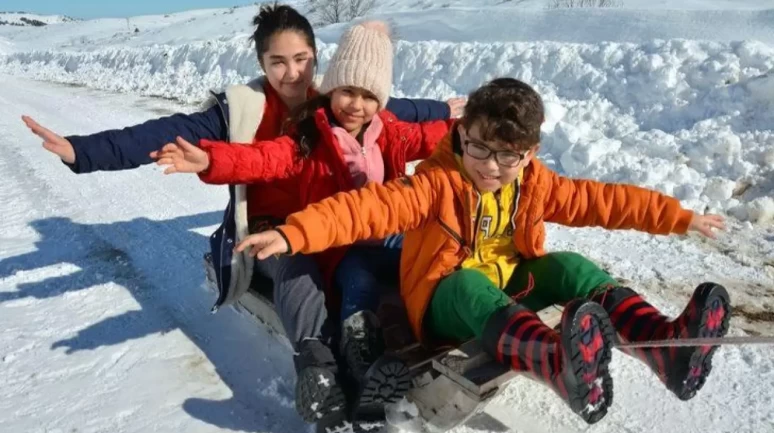 SON DAKİKA Edirne okullar tatil mi? Edirne Valiliği KAR TATİLİ AÇIKLAMASI Yaptı mı, okul yok mu?