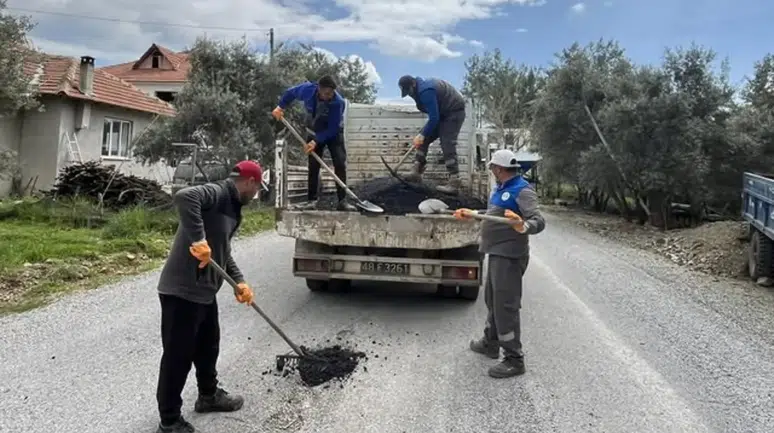 Köyceğiz Pınar’da Yol Mesaisi: Çukurlar Tek Tek Onarıldı!