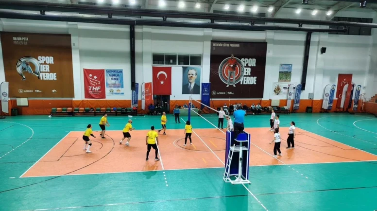 Köyceğiz Voleybol Turnuvası İlk Gün Maçlarıyla Başladı