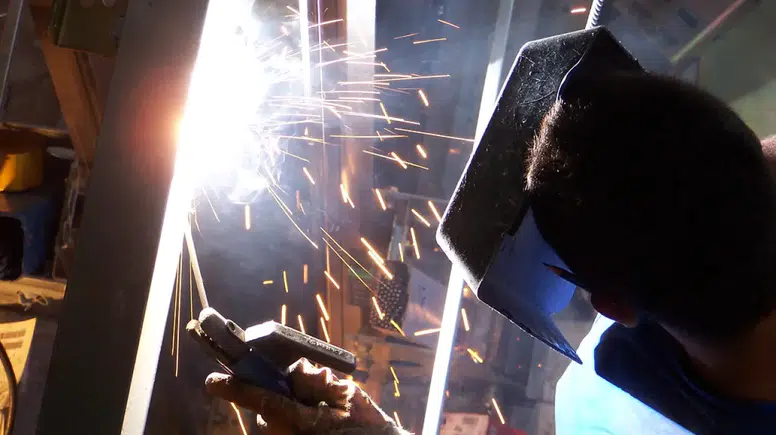 Metal Teknolojisi Mezunları Kapış Kapış! İş Teklifleri Mezun Olmadan Geliyor: Yurt Dışı Talebi Zirvede