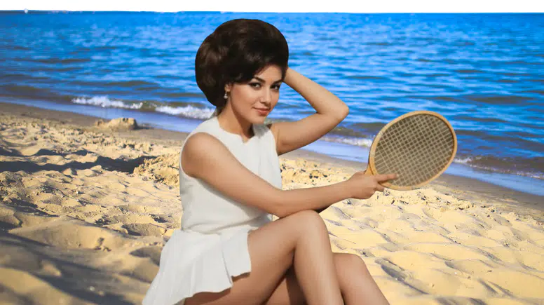 Nebahat Çehre’nin Şortlu Gençlik Fotoğrafı Sosyal Medyayı Salladı