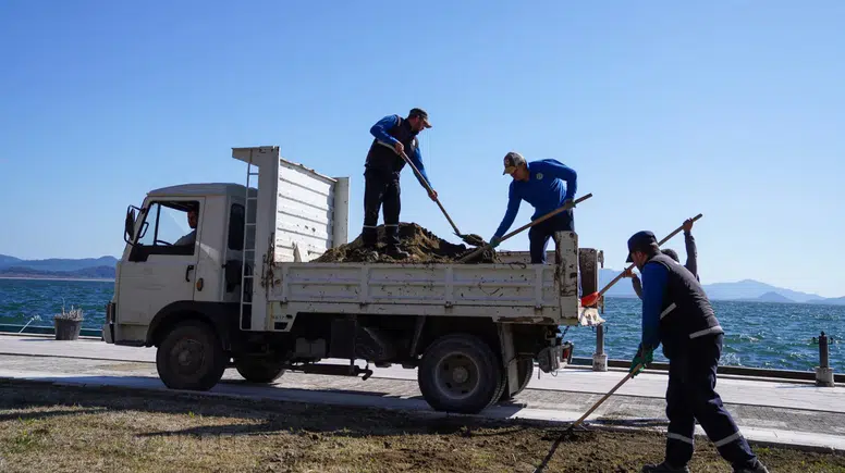 Köyceğiz Kordonu’nda temizlik ve düzenleme çalışmaları