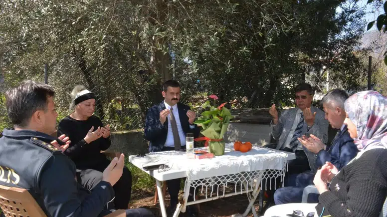 Köyceğiz Kaymakamı Mert Kumcu Şehit İskender Uçar'ın Kızıyla Buluştu