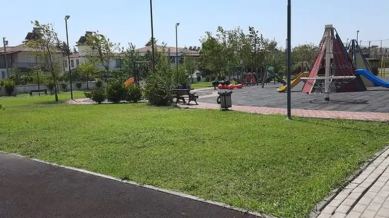 Köyceğiz Belediyesi’nden Parklar, Düğün Salonları ve Çevre Genelinde Yoğun Temizlik Seferberliği