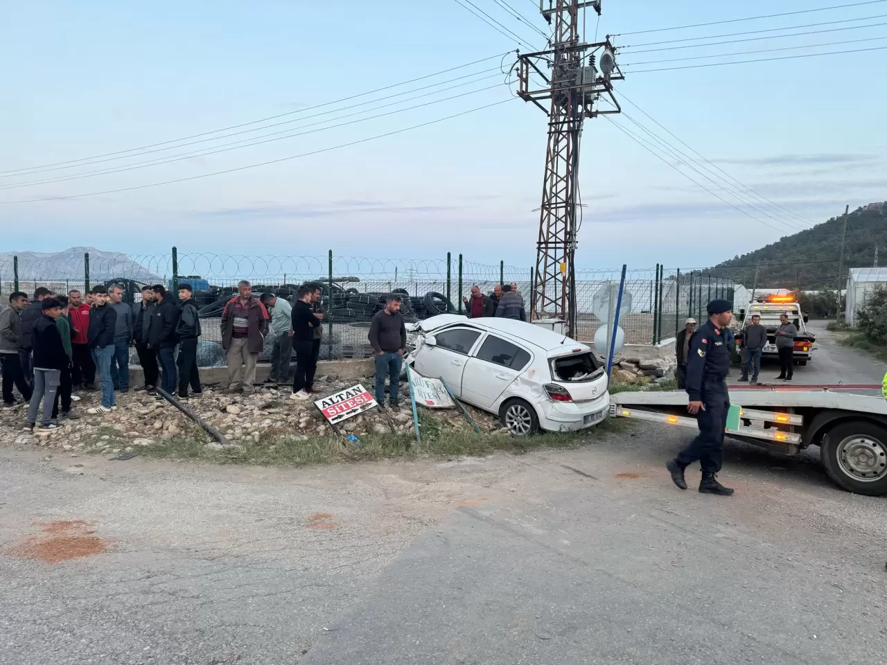 Mersin Bozyazı’da Feci Kaza: Kamyonet ile Otomobil Çarpıştı, 1 Ölü 5 Yaralı 3