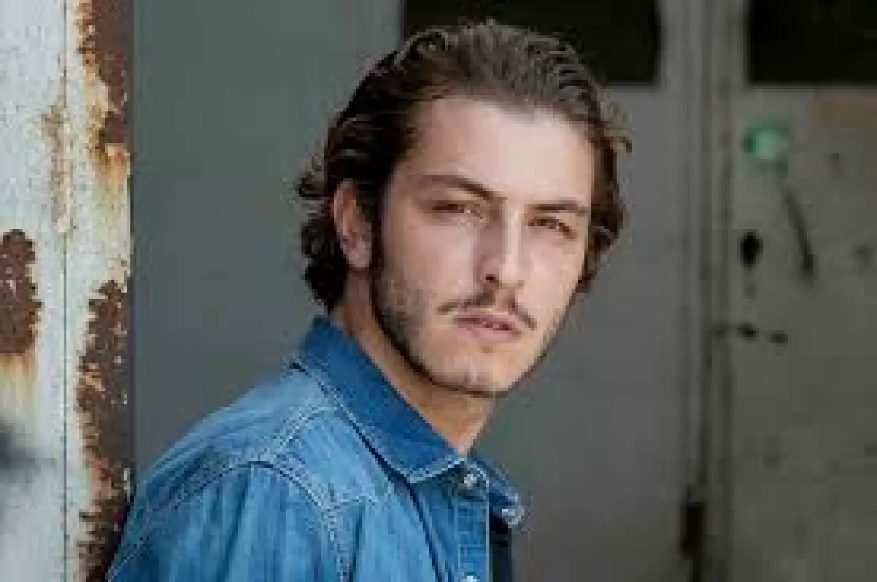 Boran Kuzum kimdir, kaç yaşında, Aslen nereli, Bekar mı, Evli mi Sevgilisi kim, Hangi Dizilerde Oynadı? 5