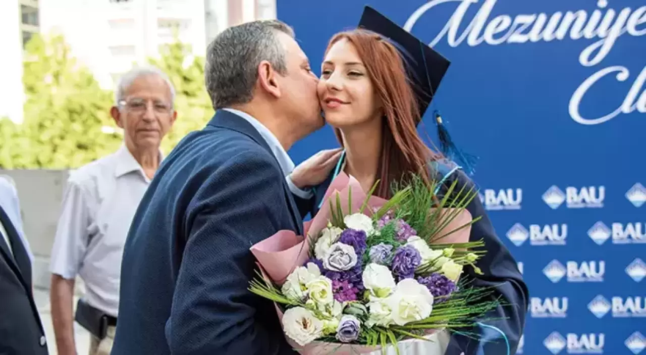 İpek Özel Kimdir, Evli mi, Kaç yaşında, Sevgilisi var mı, Nerede Okuyor (Özgür Özel'in Kızı) 3