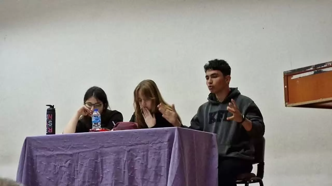 Köyceğiz Fen Lisesi İlçe Münazara Turnuvasında Finale Yükseldi 2