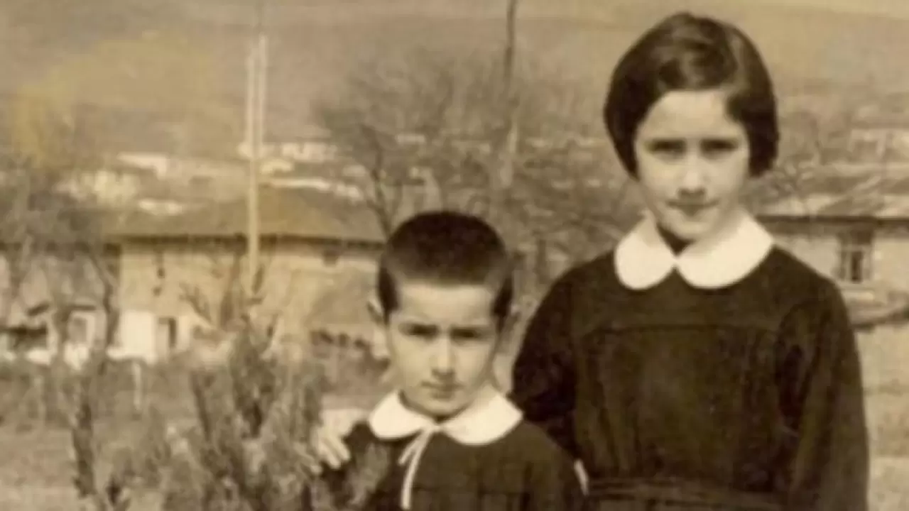 Siyasetçilerin Çocukluk Fotoğrafları: Gözlerinize İnanamayacaksınız! 9