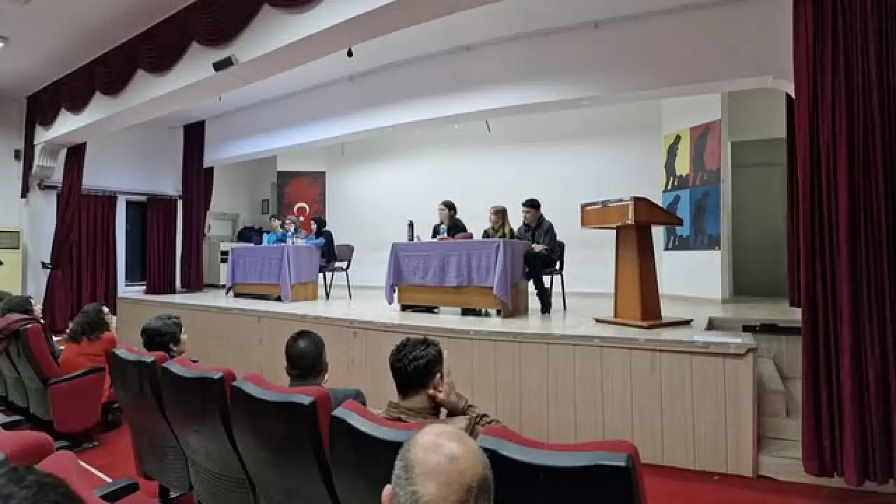 Köyceğiz Fen Lisesi İlçe Münazara Turnuvasında Finale Yükseldi 4