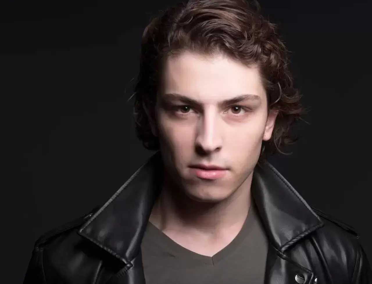 Boran Kuzum kimdir, kaç yaşında, Aslen nereli, Bekar mı, Evli mi Sevgilisi kim, Hangi Dizilerde Oynadı? 6