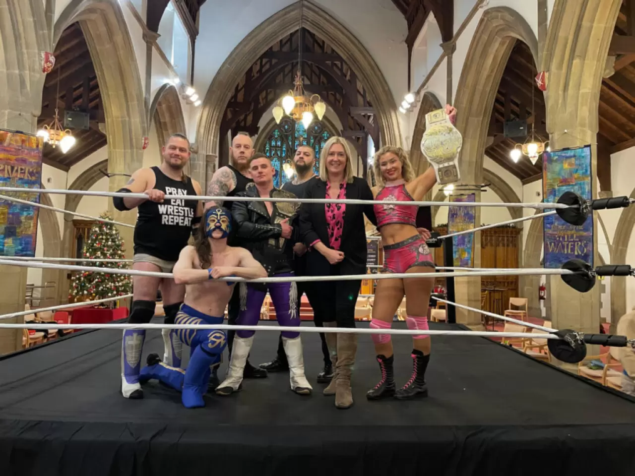 Bu Kilisede Din Değiştirene Güreş Serbest 4