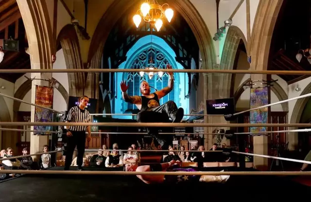 Bu Kilisede Din Değiştirene Güreş Serbest 1