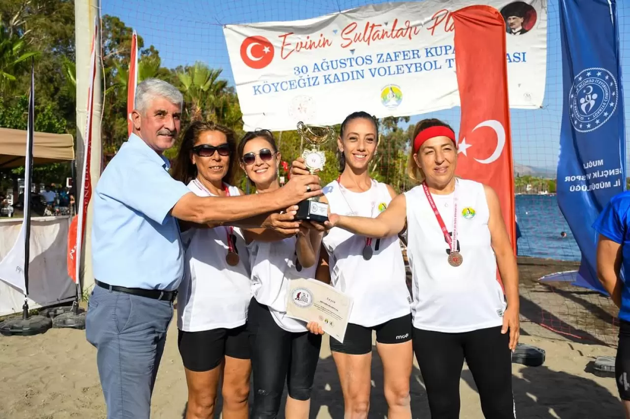 Köyceğiz Delta Plajı’nda Zafer Kupası Coşkusu: Kadına Şiddetle Mücadele Temalı Veteran Voleybol Turnuvası Tamamlandı 6