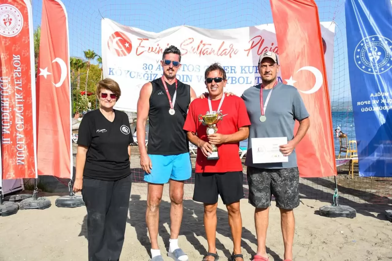 Köyceğiz Delta Plajı’nda Zafer Kupası Coşkusu: Kadına Şiddetle Mücadele Temalı Veteran Voleybol Turnuvası Tamamlandı 3