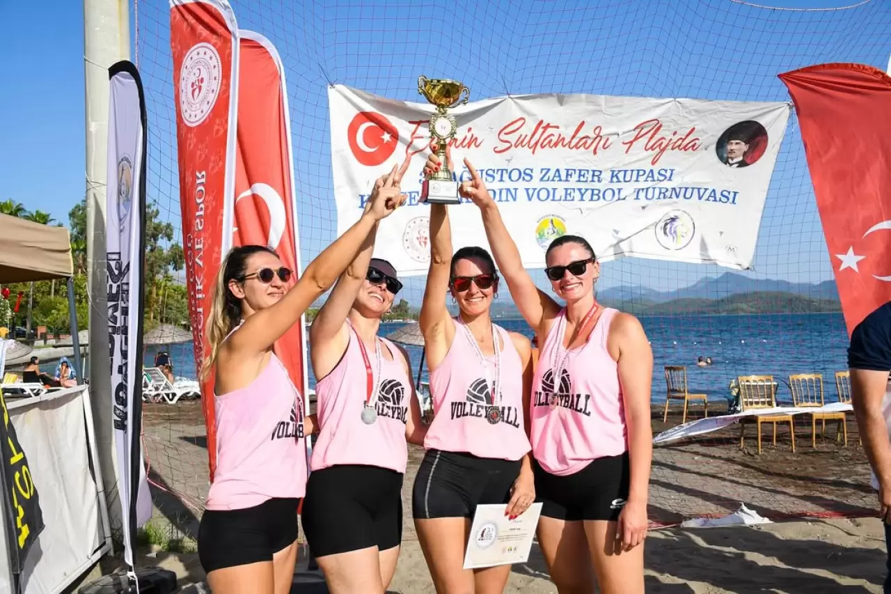 Köyceğiz Delta Plajı’nda Zafer Kupası Coşkusu: Kadına Şiddetle Mücadele Temalı Veteran Voleybol Turnuvası Tamamlandı 5