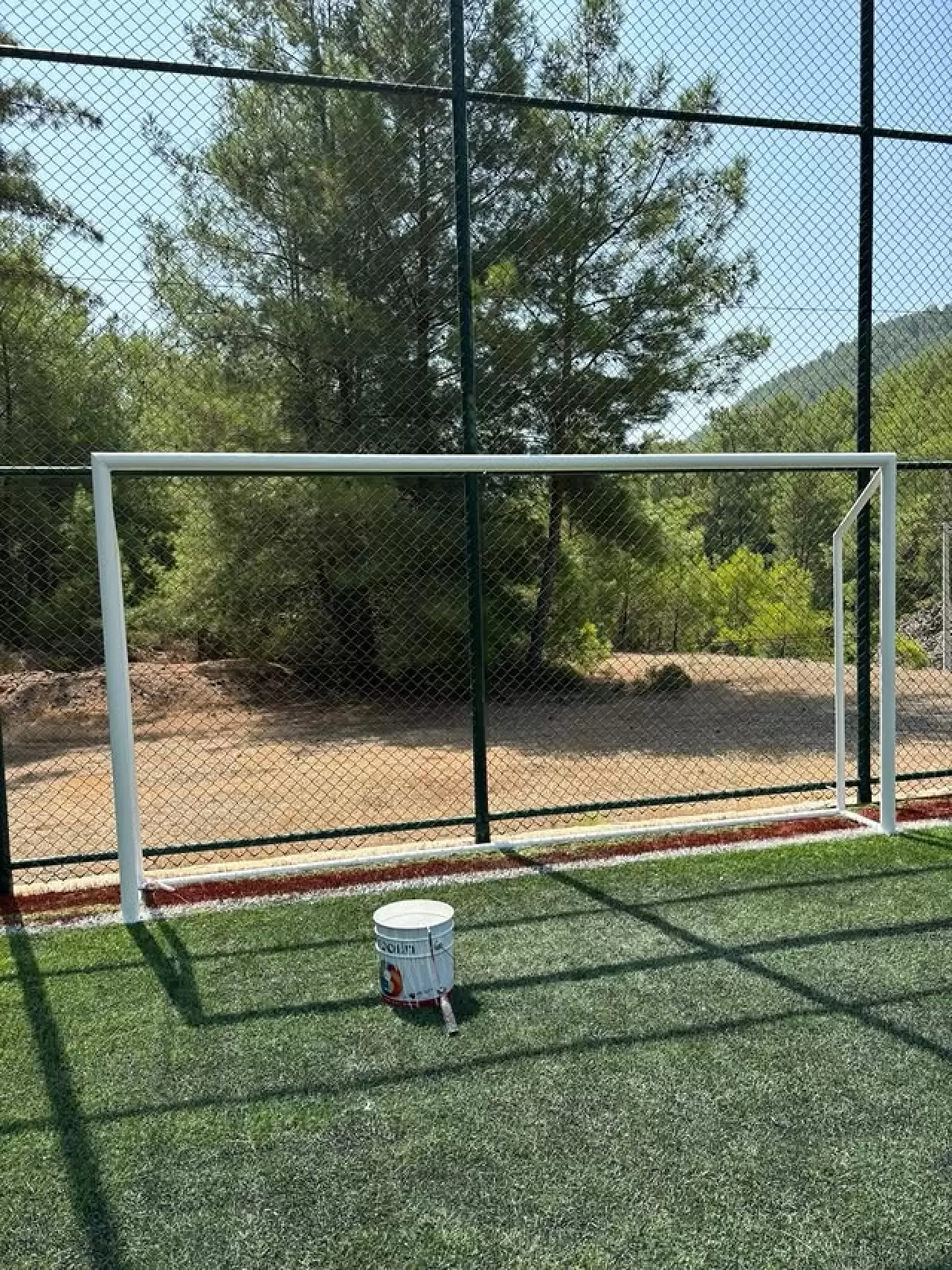 Köyceğiz Ekincik Mahallesi’nde Halı Saha ve İlkokul Yenilendi! Fen İşleri Müdürlüğü’nden Güvenli Oyun Alanları Hamlesi 3