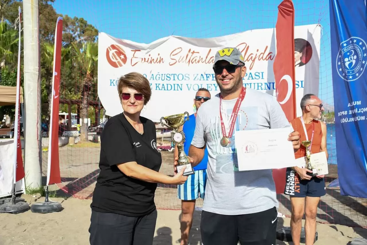 Köyceğiz Delta Plajı’nda Zafer Kupası Coşkusu: Kadına Şiddetle Mücadele Temalı Veteran Voleybol Turnuvası Tamamlandı 1