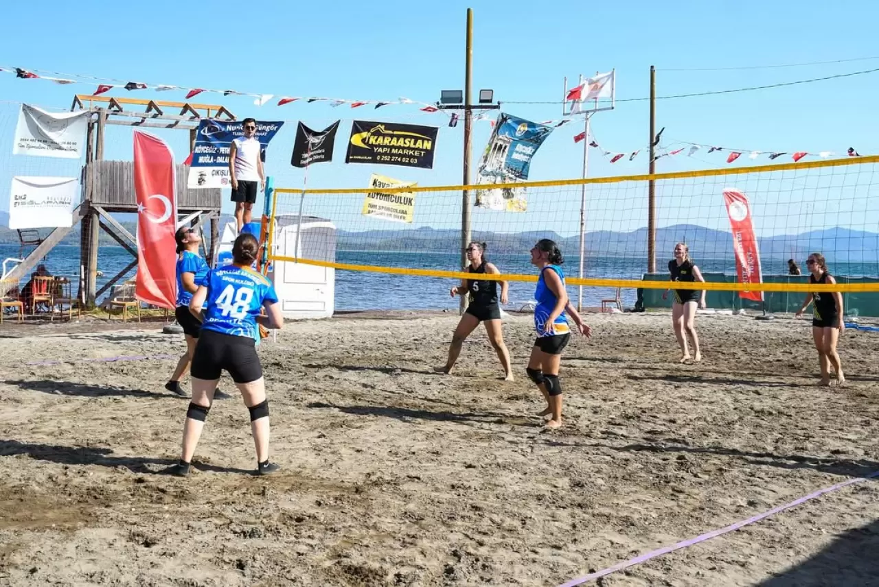 Köyceğiz Delta Plajı’nda Zafer Kupası Coşkusu: Kadına Şiddetle Mücadele Temalı Veteran Voleybol Turnuvası Tamamlandı 2