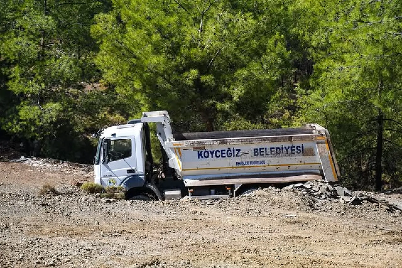 Köyceğiz Beyobası – Yuvarlakçay Yolunda Asfalt Çalışmaları Devam Ediyor 3
