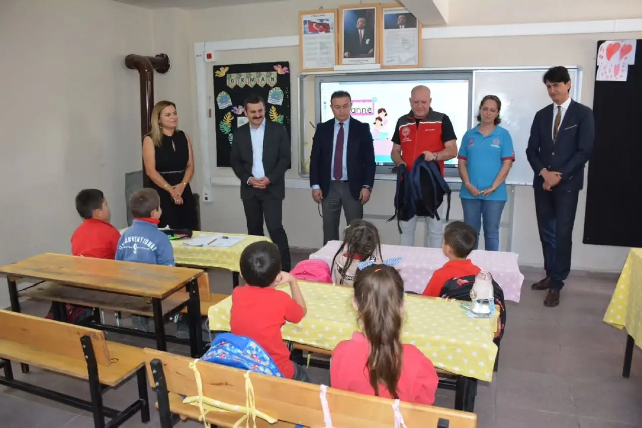 Köyceğiz Kaymakamı Mert Kumcu Akköprü Demirli İlkokulu’nda Öğrencilerle Buluştu 3
