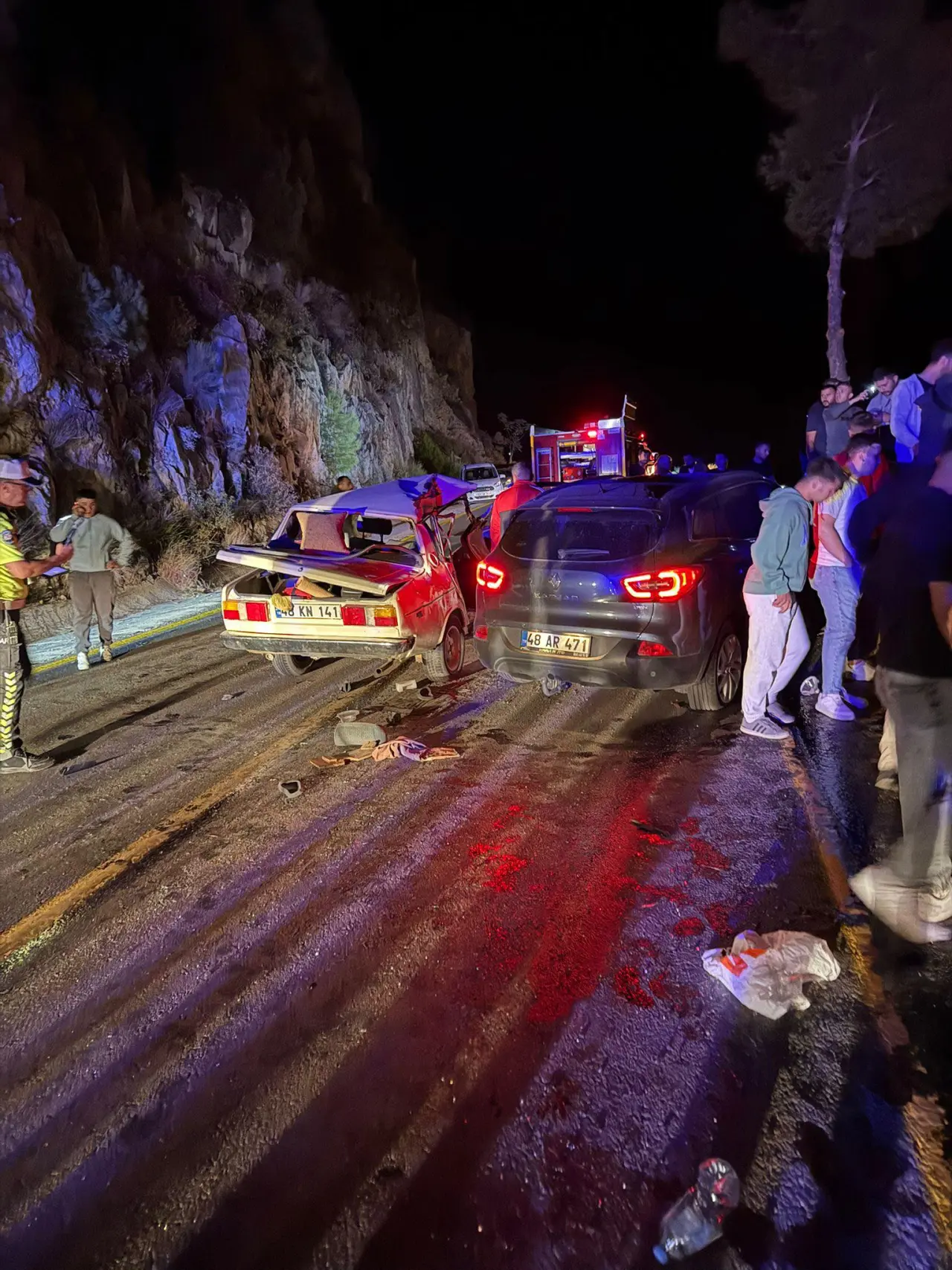 Muğla Menteşe’de Trafik Kazası: 2’si Ağır 4 Yaralı! Devetaşı Mevkiinde Feci Çarpışma 3