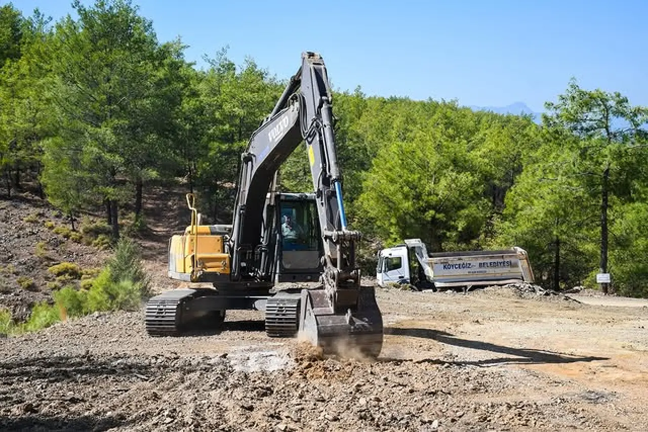 Köyceğiz Beyobası – Yuvarlakçay Yolunda Asfalt Çalışmaları Devam Ediyor 1