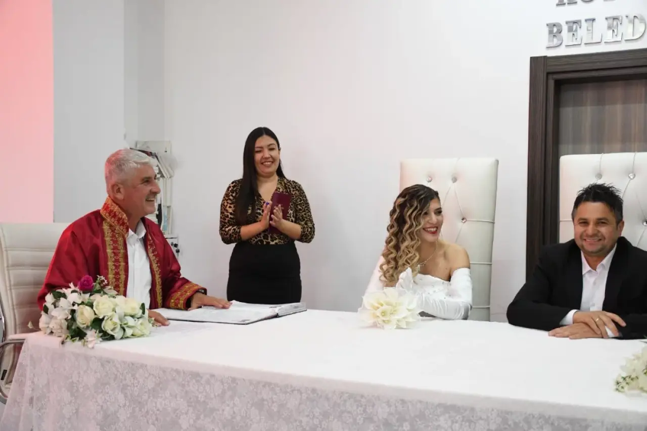 Pınar Mahallesi Muhtarı Ömer Ali Kanat Evlendi: Nikâhı Başkan Ali Erdoğan Kıydı 3