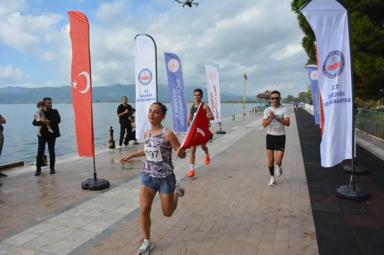 Köyceğiz’de Cumhuriyet Koşusu: 102. Yıla Özel Etkinlikte Yoğun Katılım 3