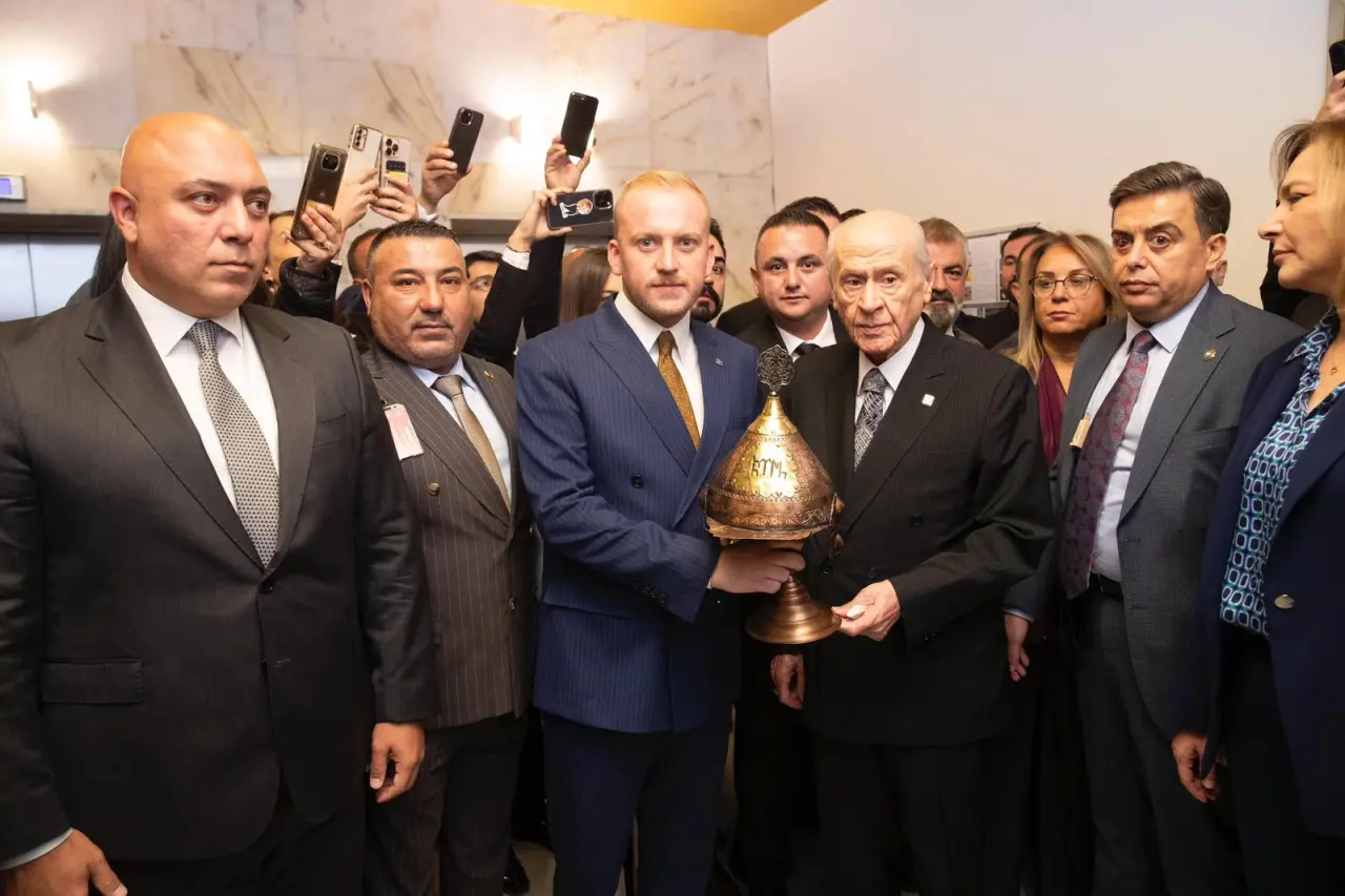 TBMM’de Muğla Rüzgarı: MHP Teşkilatları Bahçeli’nin Huzurunda Tam Kadro Yer Aldı 1