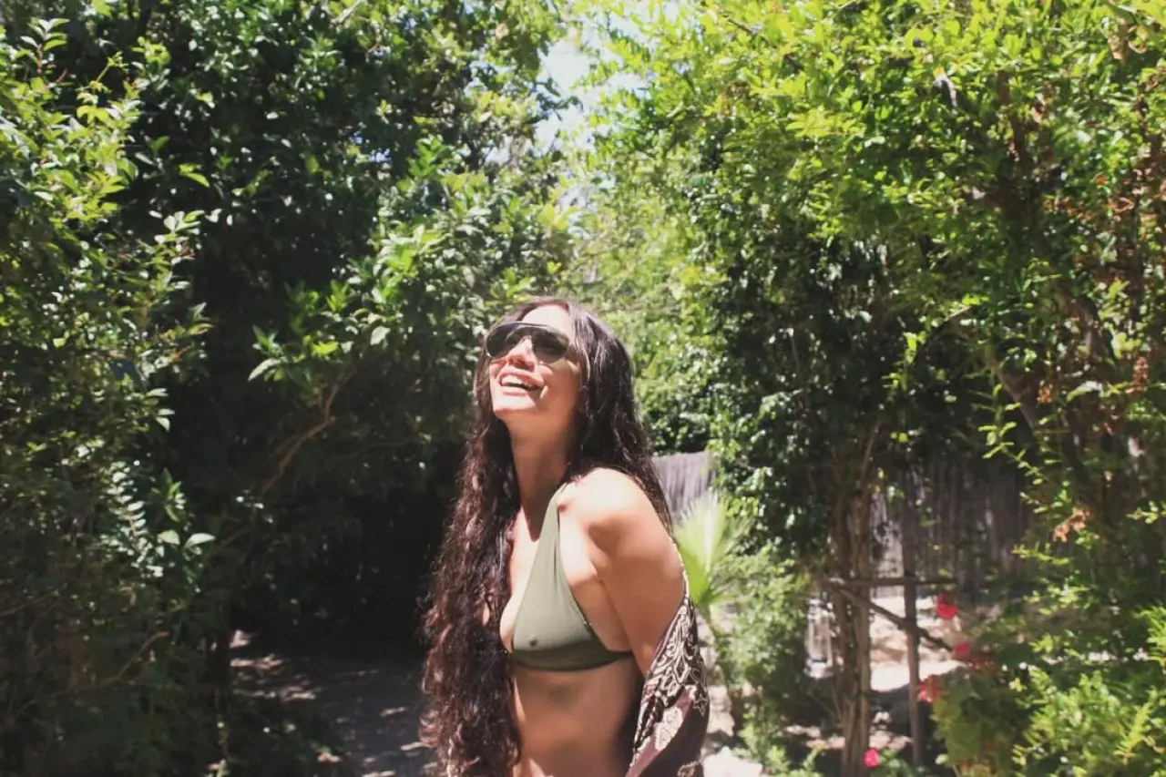 Demet Özdemir’den Havuz Başında Yürek Hoplatan Paylaşım 2