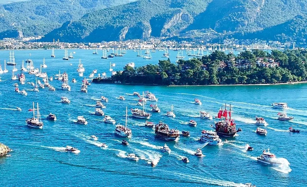 Fethiye’de Cumhuriyetimizin 102. Yılı Deniz Kortejiyle Kutlandı! Teknelerle Coşkulu 29 Ekim Etkinliği 6