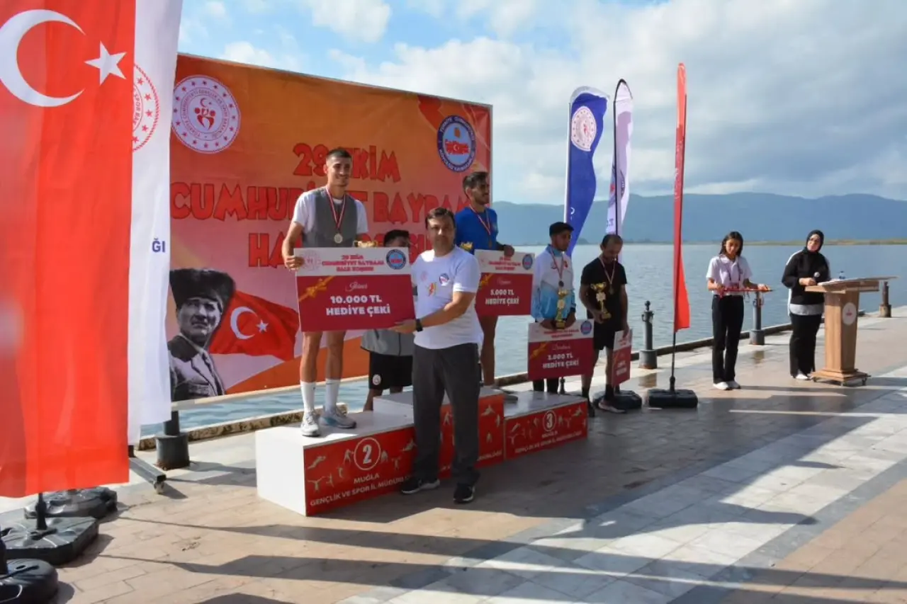 Köyceğiz’de Cumhuriyet Koşusu Ödül Töreni Gerçekleşti: Kazananlar ve Ödülleri! 4