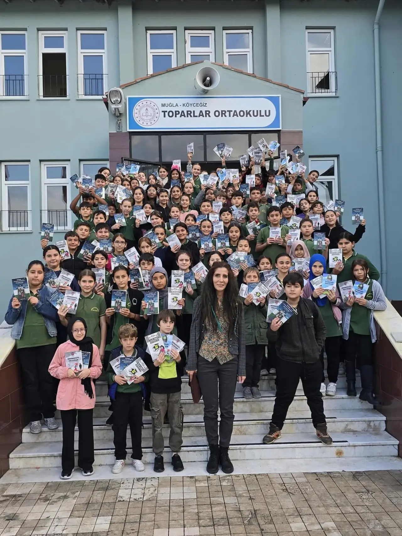 Toparlar Ortaokulu’nda Yazar Şöhret Doğruyol Sağbaş Öğrencilerle Buluştu 1