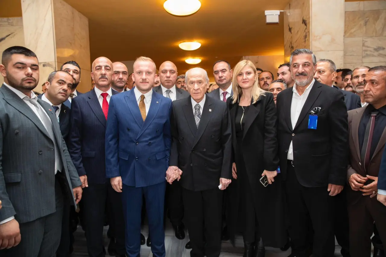 TBMM’de Muğla Rüzgarı: MHP Teşkilatları Bahçeli’nin Huzurunda Tam Kadro Yer Aldı 3