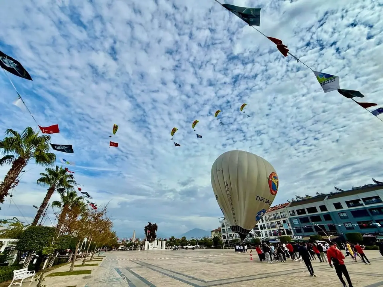 Fethiye’de 25. Uluslararası Ölüdeniz Hava Oyunları Festivali Coşkuyla Devam Ediyor 5