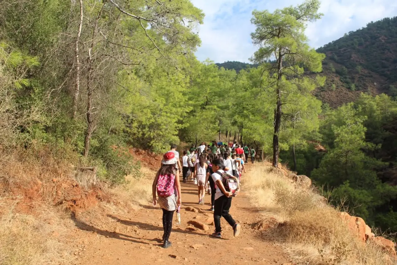 Köyceğiz’de Yeşil Vatan ve Dünya Yürüyüş Günü Kutlandı: Öğrenciler Doğa İçin Yürüdü 4