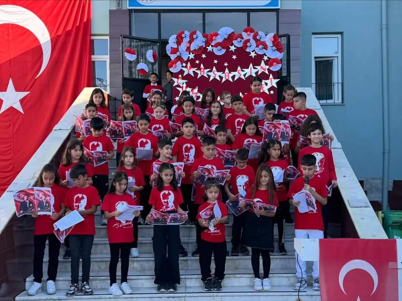 Toparlar’da Cumhuriyetin 102 Yılı Kutlandı İlkokul ve Ortaokul Öğrencileri Ortak Program Hazırladı 3
