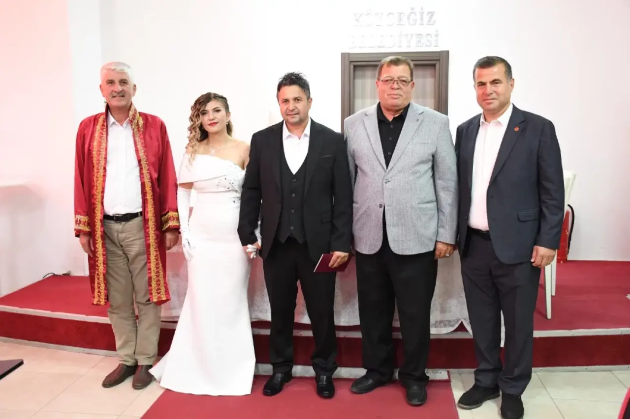 Pınar Mahallesi Muhtarı Ömer Ali Kanat Evlendi: Nikâhı Başkan Ali Erdoğan Kıydı 1