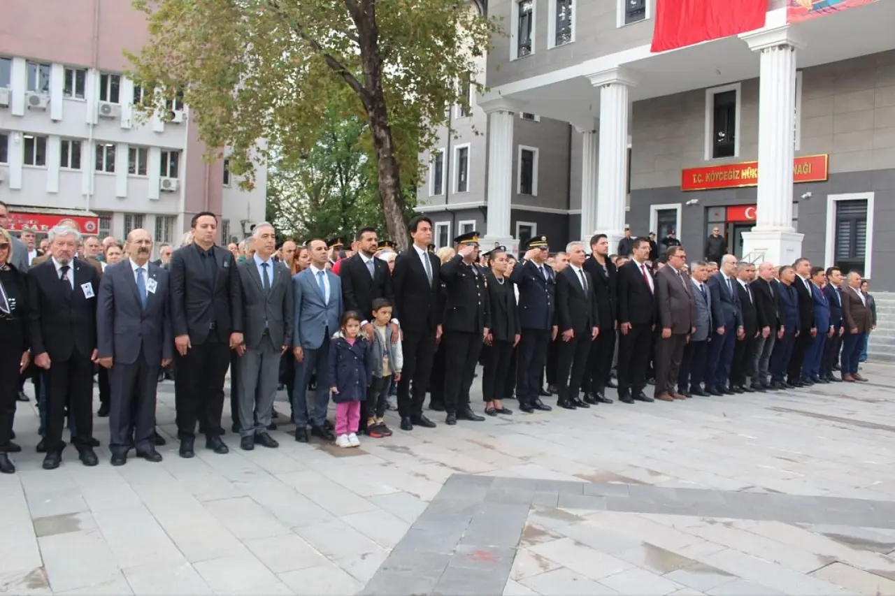 Köyceğiz Kaymakamlığı’ndan 10 Kasım Töreni: Hükümet Konağı Önünde Saygı Duruşu 8