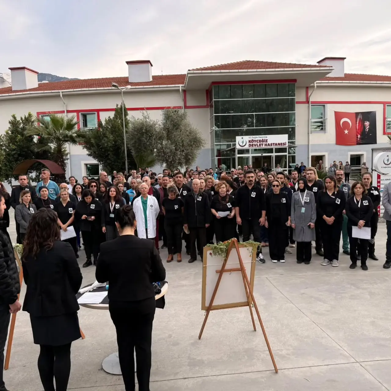 Köyceğiz Devlet Hastanesi’nde 10 Kasım Saygı Duruşu Gerçekleştirildi 6