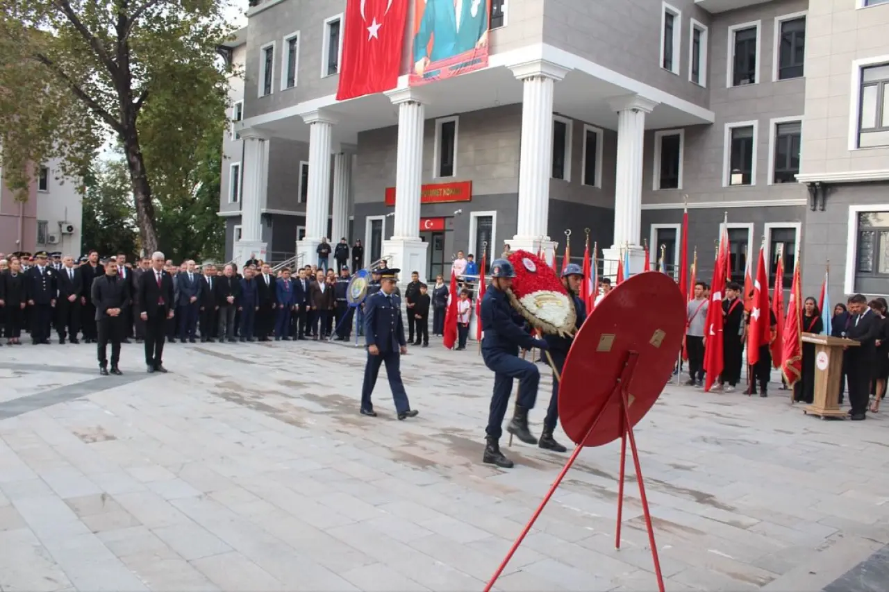 Köyceğiz Kaymakamlığı’ndan 10 Kasım Töreni: Hükümet Konağı Önünde Saygı Duruşu 5