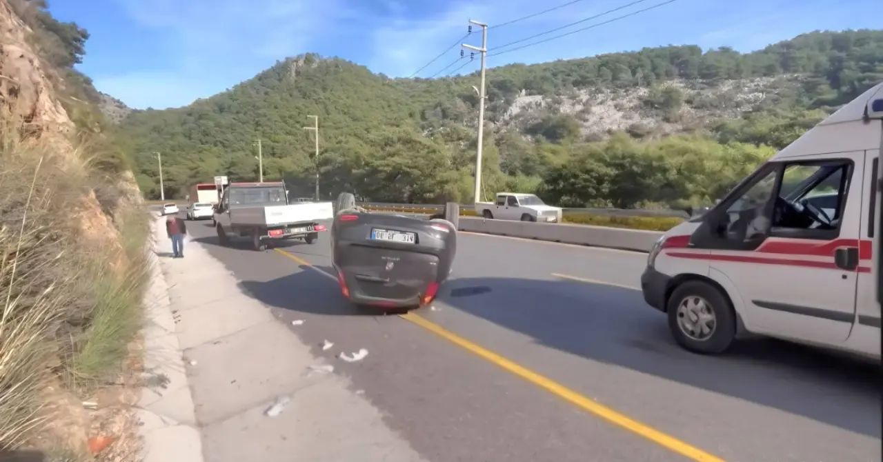 Ölüdeniz Yolunda Kaza: Sürücü Yaralı Hastaneye Kaldırıldı 1