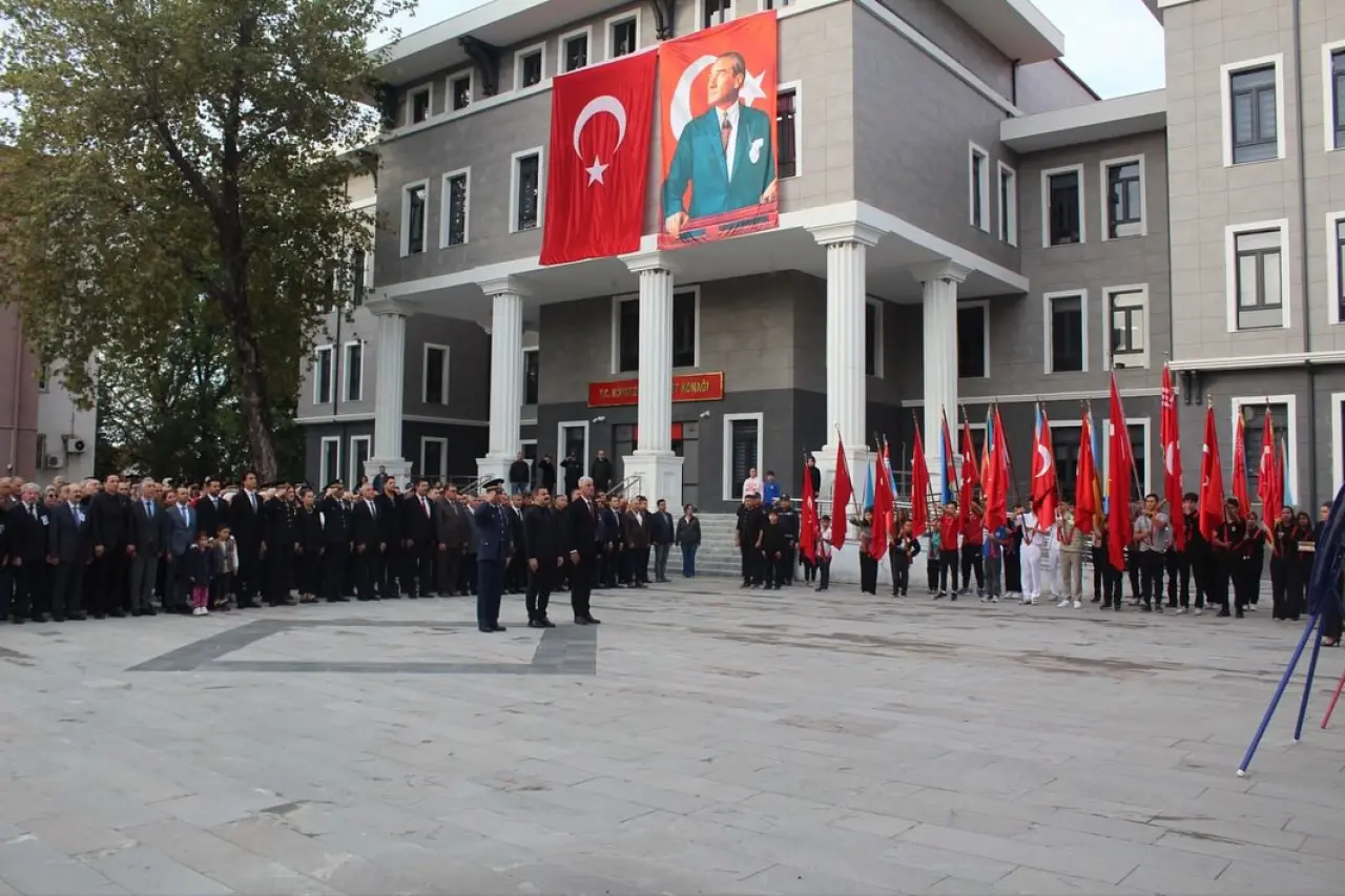Köyceğiz Kaymakamlığı’ndan 10 Kasım Töreni: Hükümet Konağı Önünde Saygı Duruşu 3