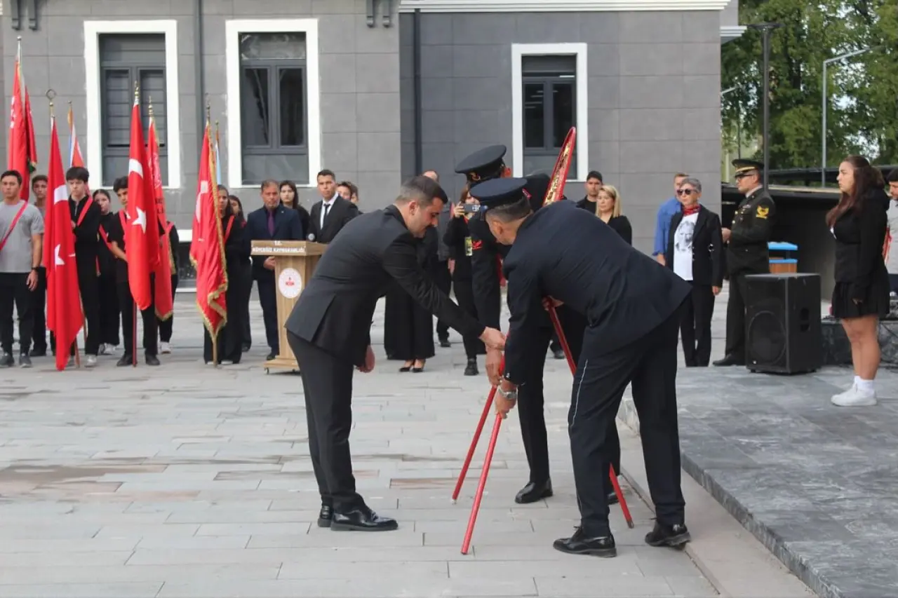 Köyceğiz Kaymakamlığı’ndan 10 Kasım Töreni: Hükümet Konağı Önünde Saygı Duruşu 4
